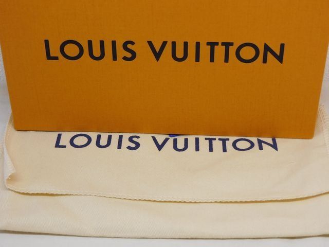 Louis Vuitton Portefeuille Sarah Wallet Monogram Giant Reverse — view 5