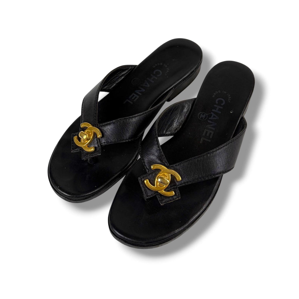Chanel CC Logo Turnlock Flat Sandals Leather Black 36 Gold — view 2