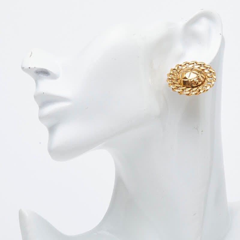 Chanel CC Logo Round Earrings Gold Plated — view 6