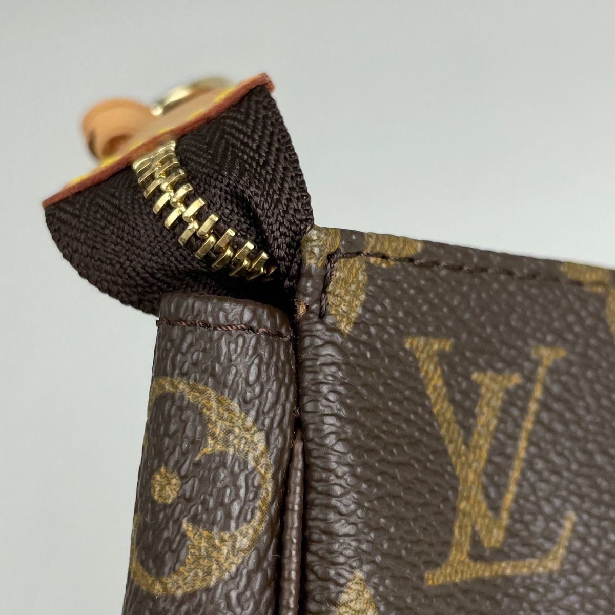 Louis Vuitton Pochette Pouch Monogram Brown — view 4