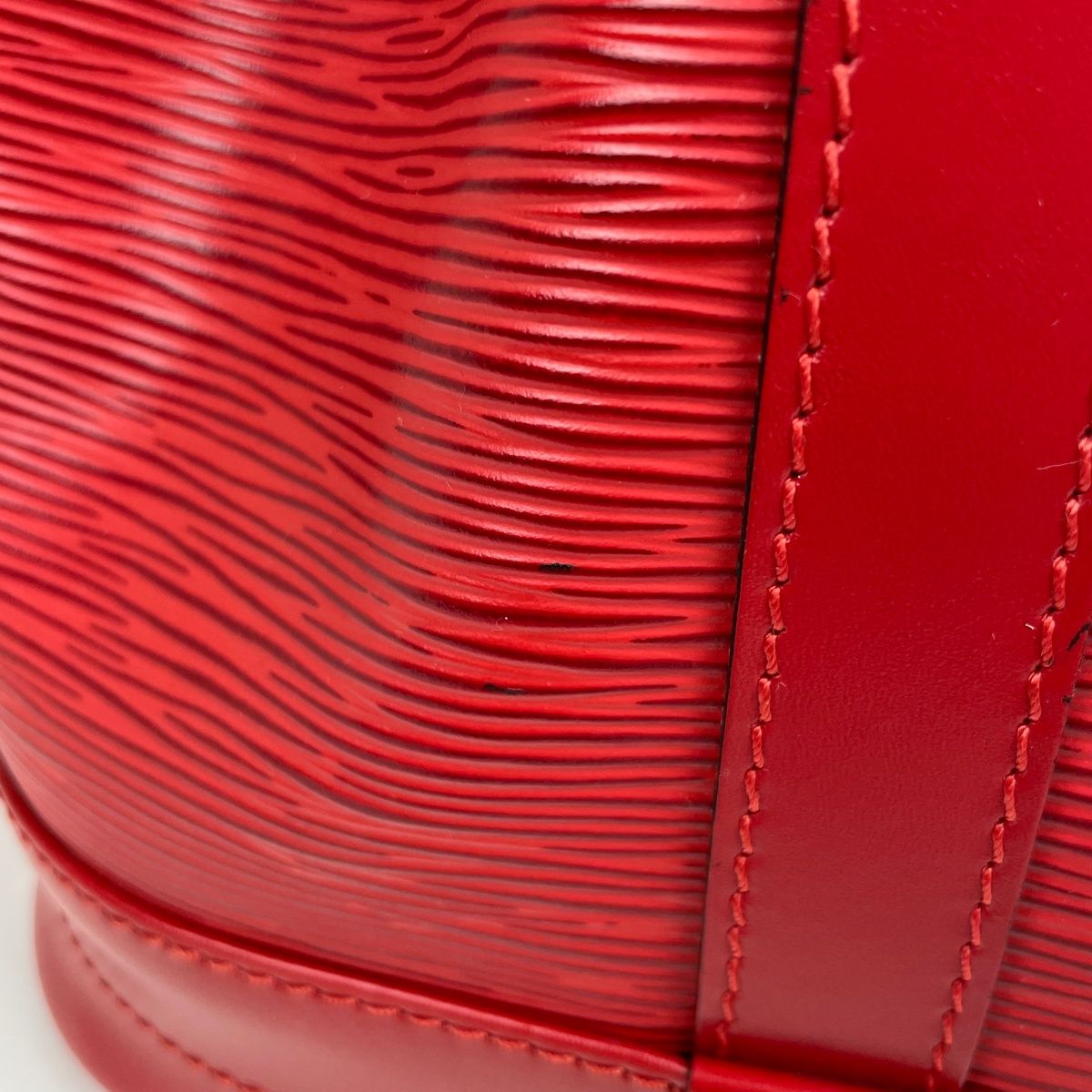 Louis Vuitton Noe Drawstring Shoulder Bag Epi Castilian — view 4