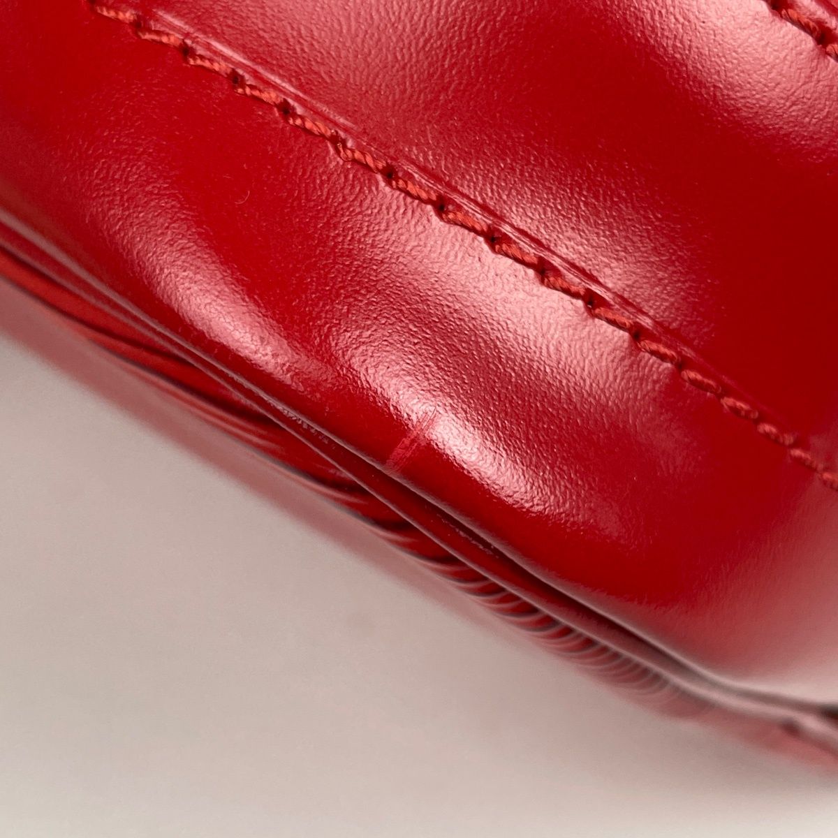 Louis Vuitton Noe Drawstring Shoulder Bag Epi Castilian — view 3