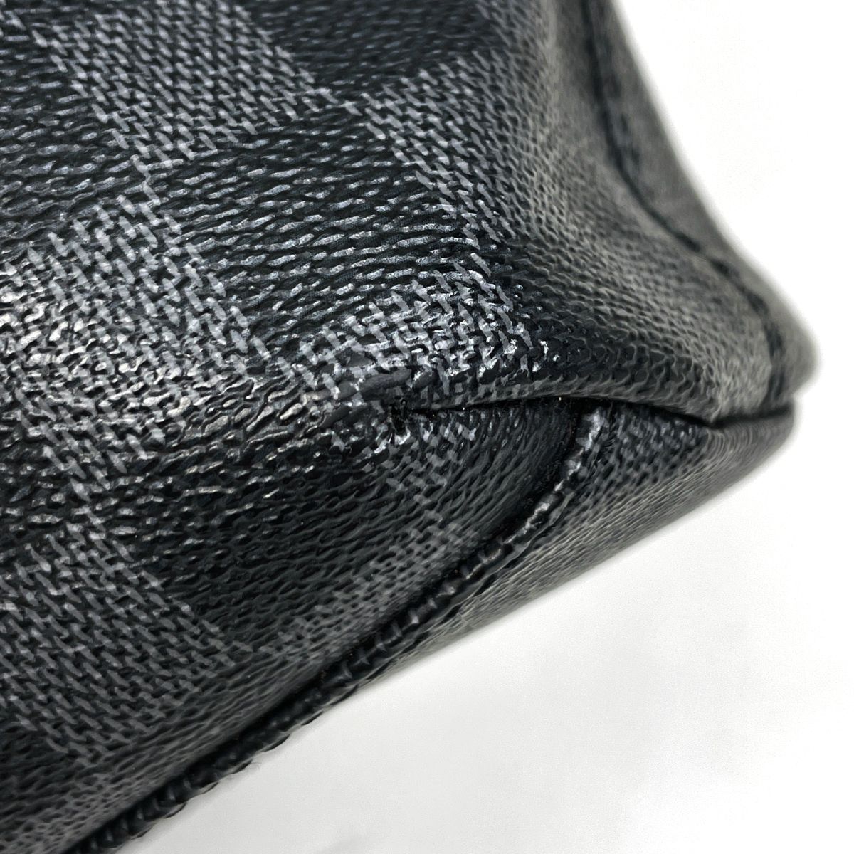 Louis Vuitton Mick GM Shoulder Crossbody Bag Damier Graphite Black — view 3