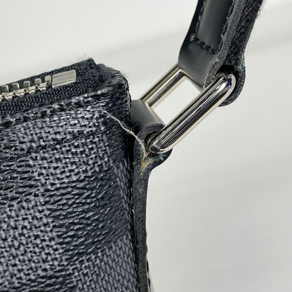 Louis Vuitton Mick GM Shoulder Crossbody Bag Damier Graphite Black — view 4