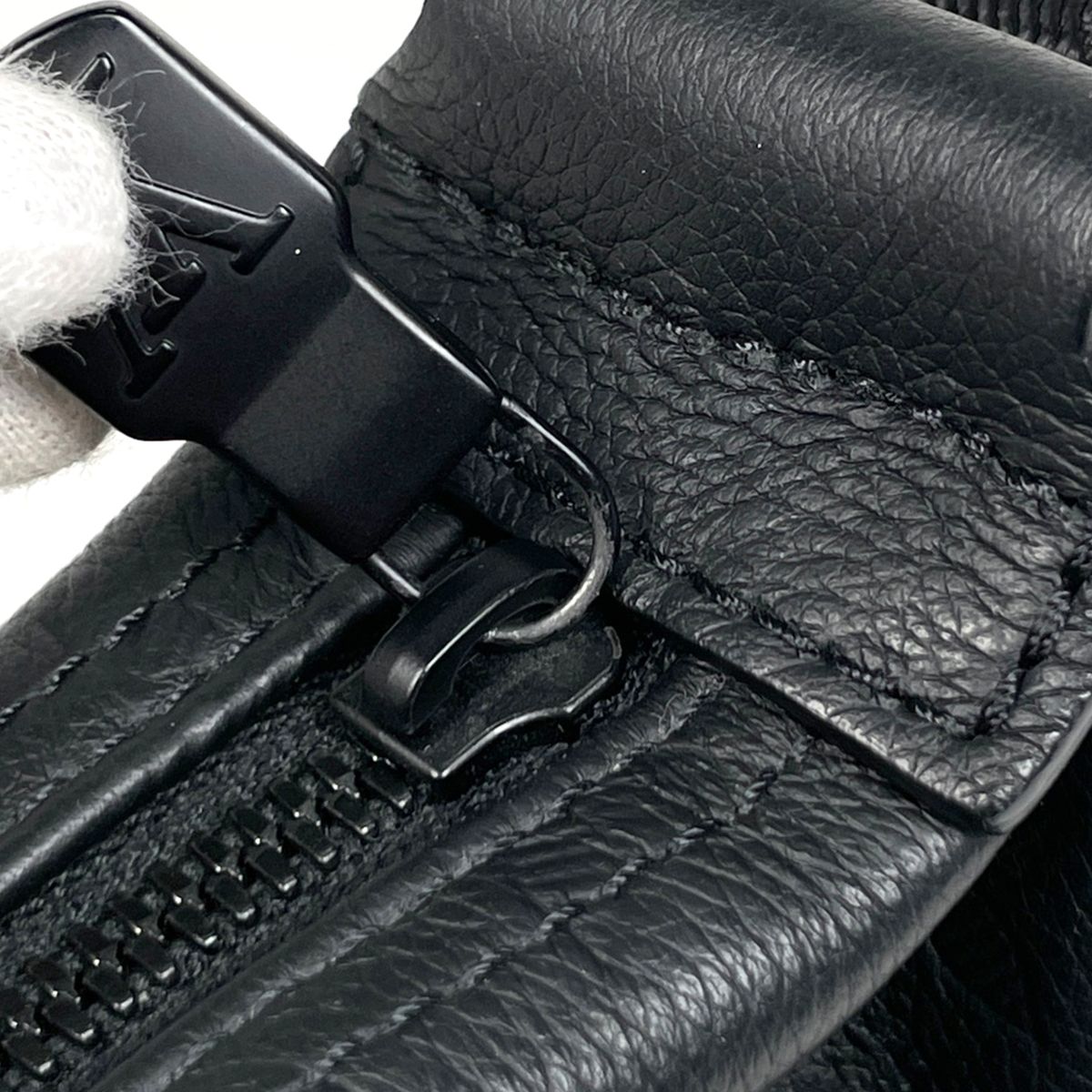 Louis Vuitton Hammock PM Shoulder Bag Monogram Shadow Leather Noir — view 4