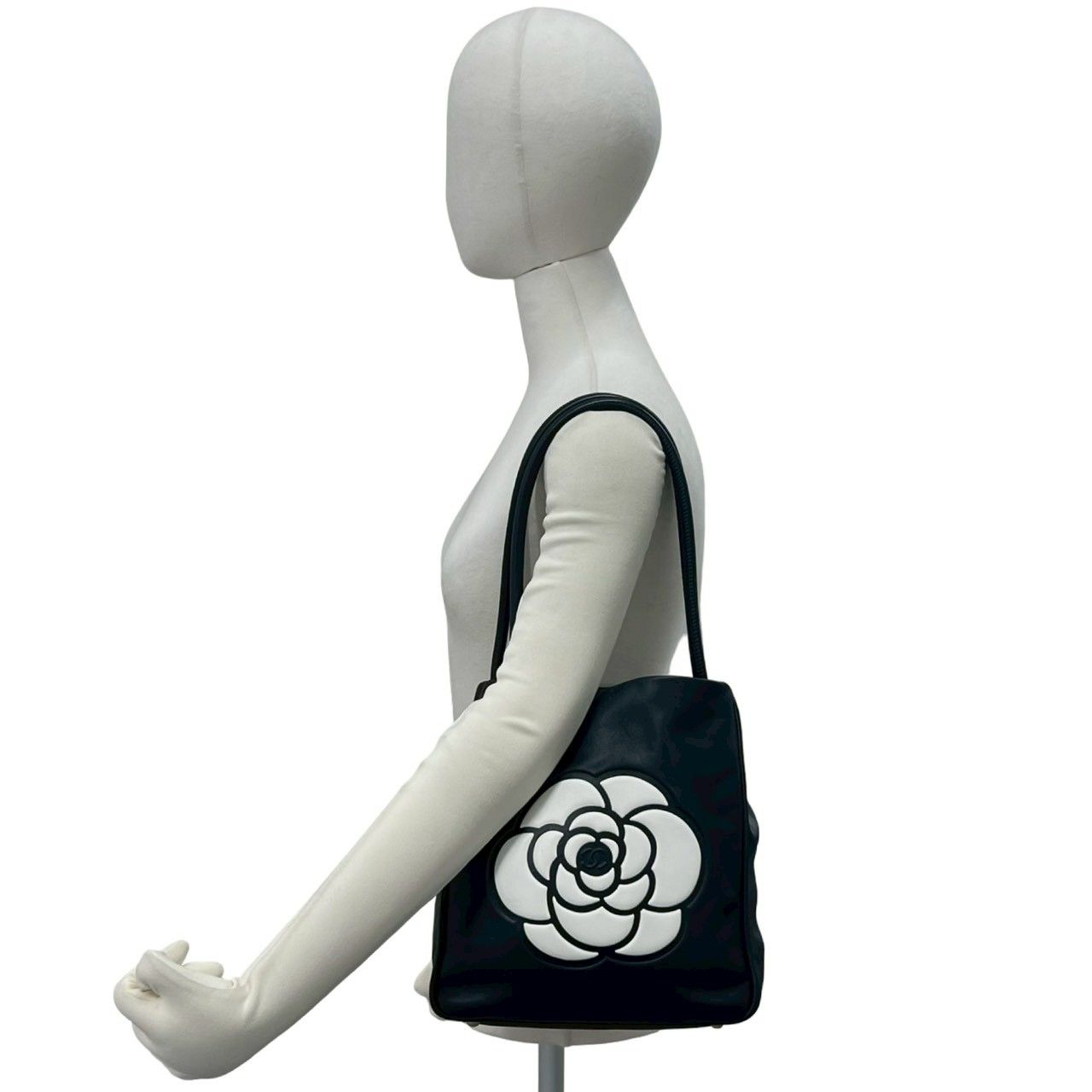 Chanel Camellia Leather Shoulder Bag Tote Black — view 2