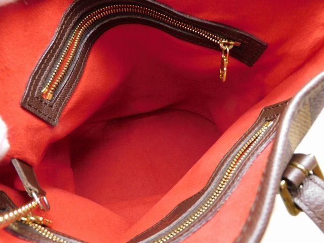 Louis Vuitton Shoulder Bag with Damier Marais Pouch Bucket — view 3