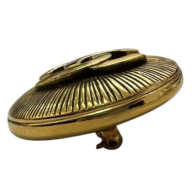 Chanel Brooch CC Logo Gold Metal Vintage Round — view 4