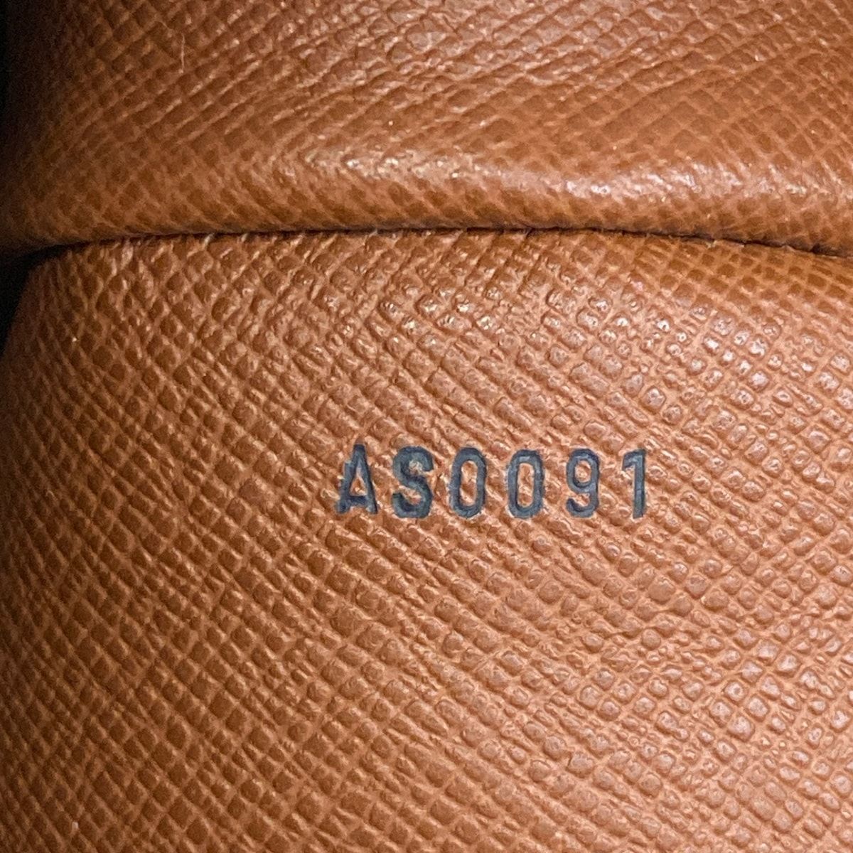 Louis Vuitton Shoulder Bag Monogram Boulogne PM — view 9