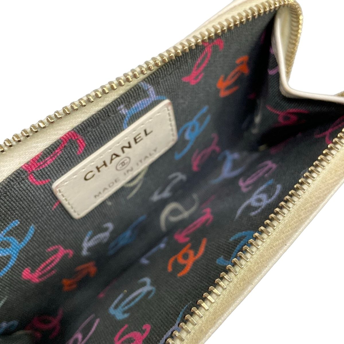 Chanel Coin Case Classic Zip Card Quilted White L-shaped Zipper with Gold CC — view 3