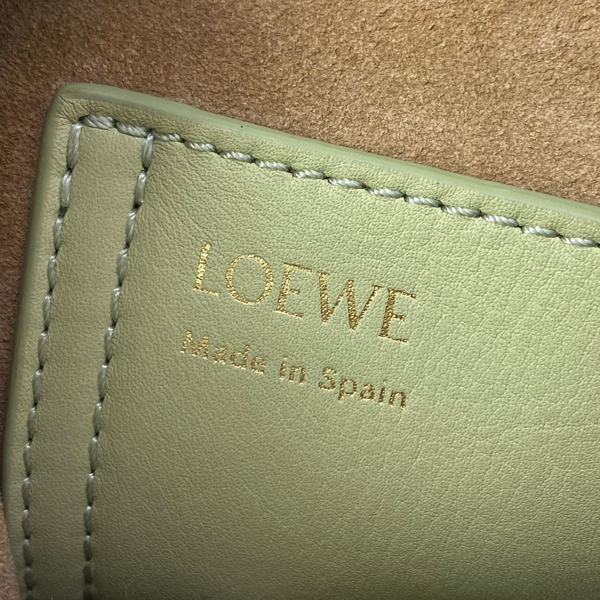 Loewe Pebble Bucket Bag Mini Light Green — view 9