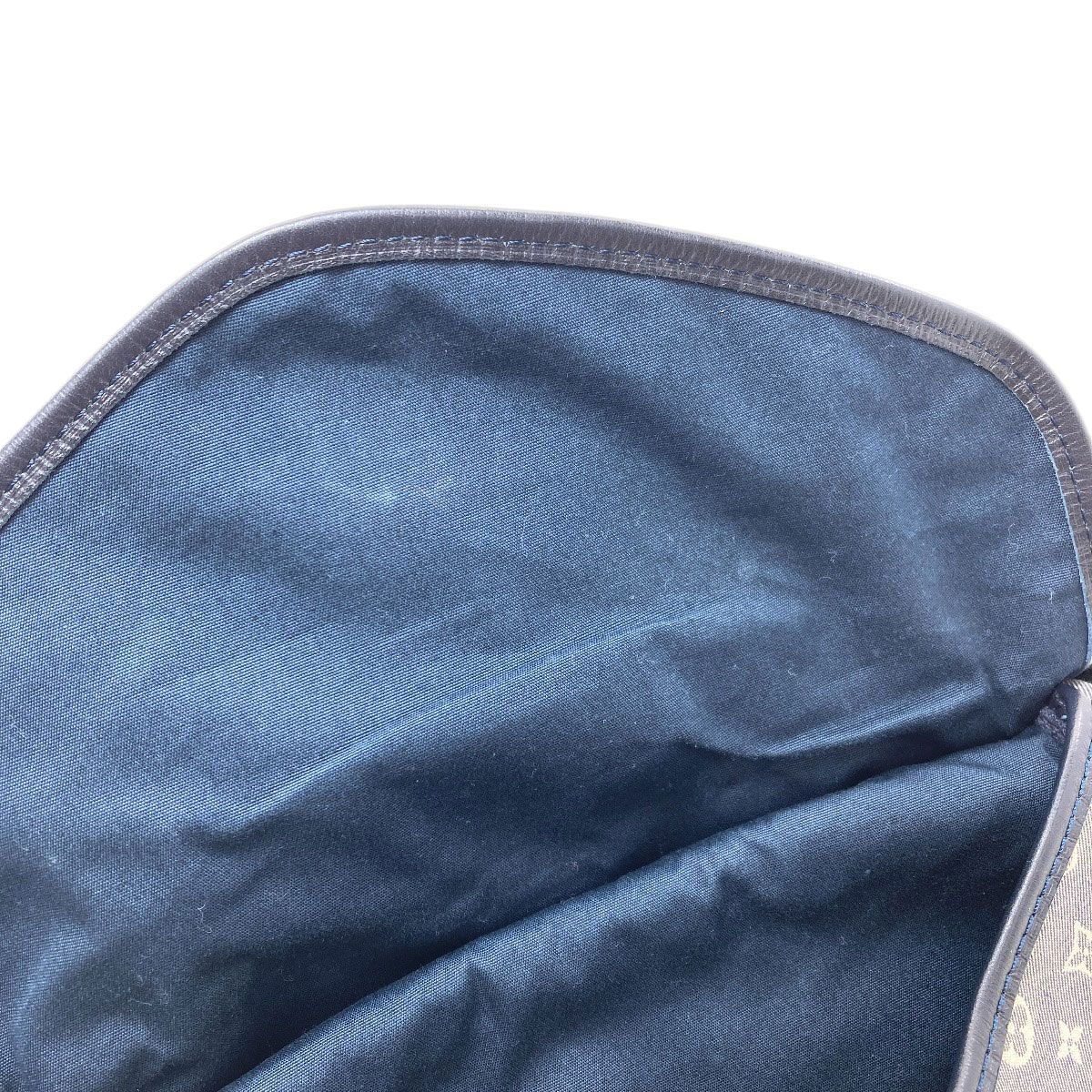 Louis Vuitton Saumur PM Shoulder Bag Monogram Idylle — view 9