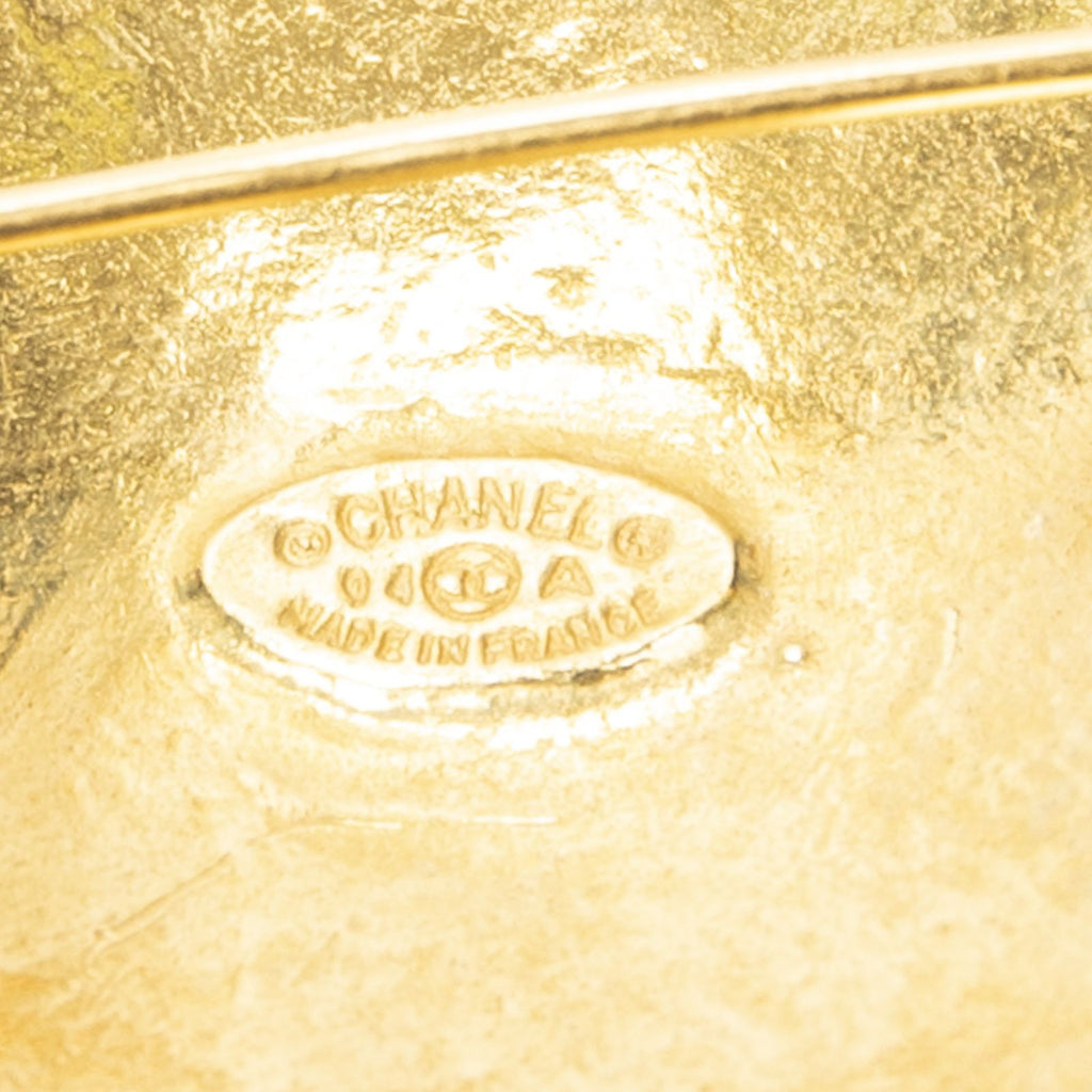 Chanel CC Round Medallion Brooch Gold Plated — view 3