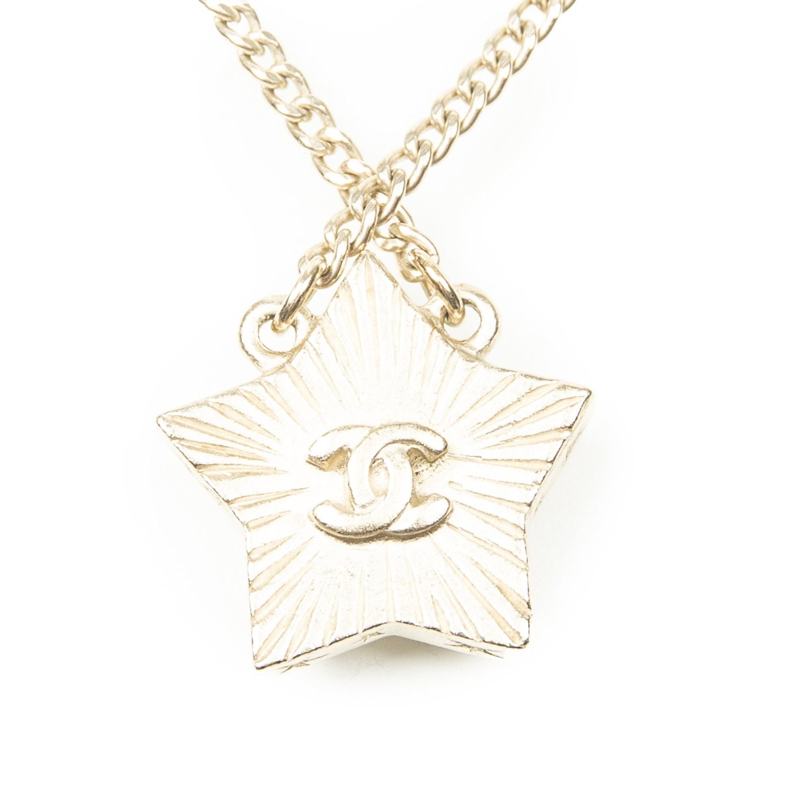 Chanel CC Round Pendant Gold Plated — view 4
