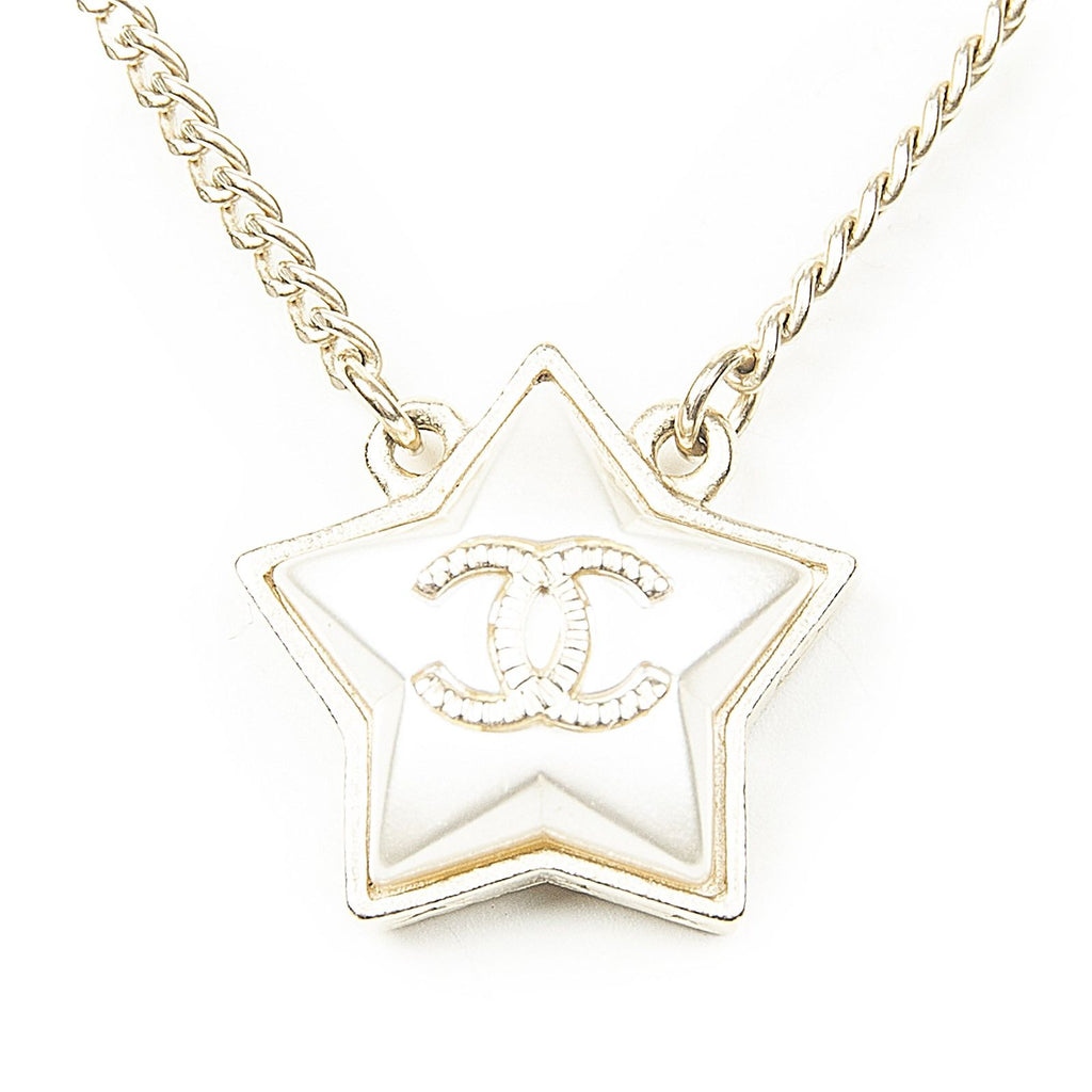 Chanel CC Round Pendant Gold Plated — view 2