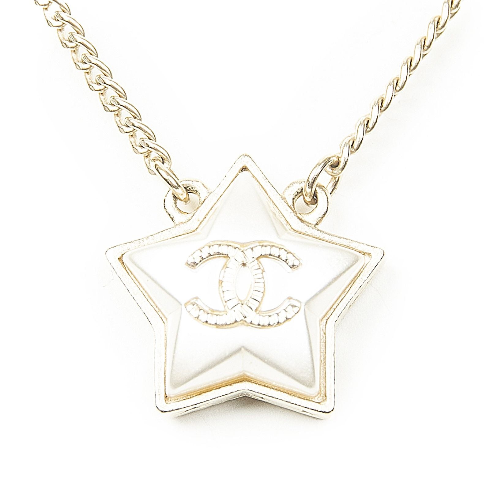 Chanel CC Round Pendant Gold Plated — view 2