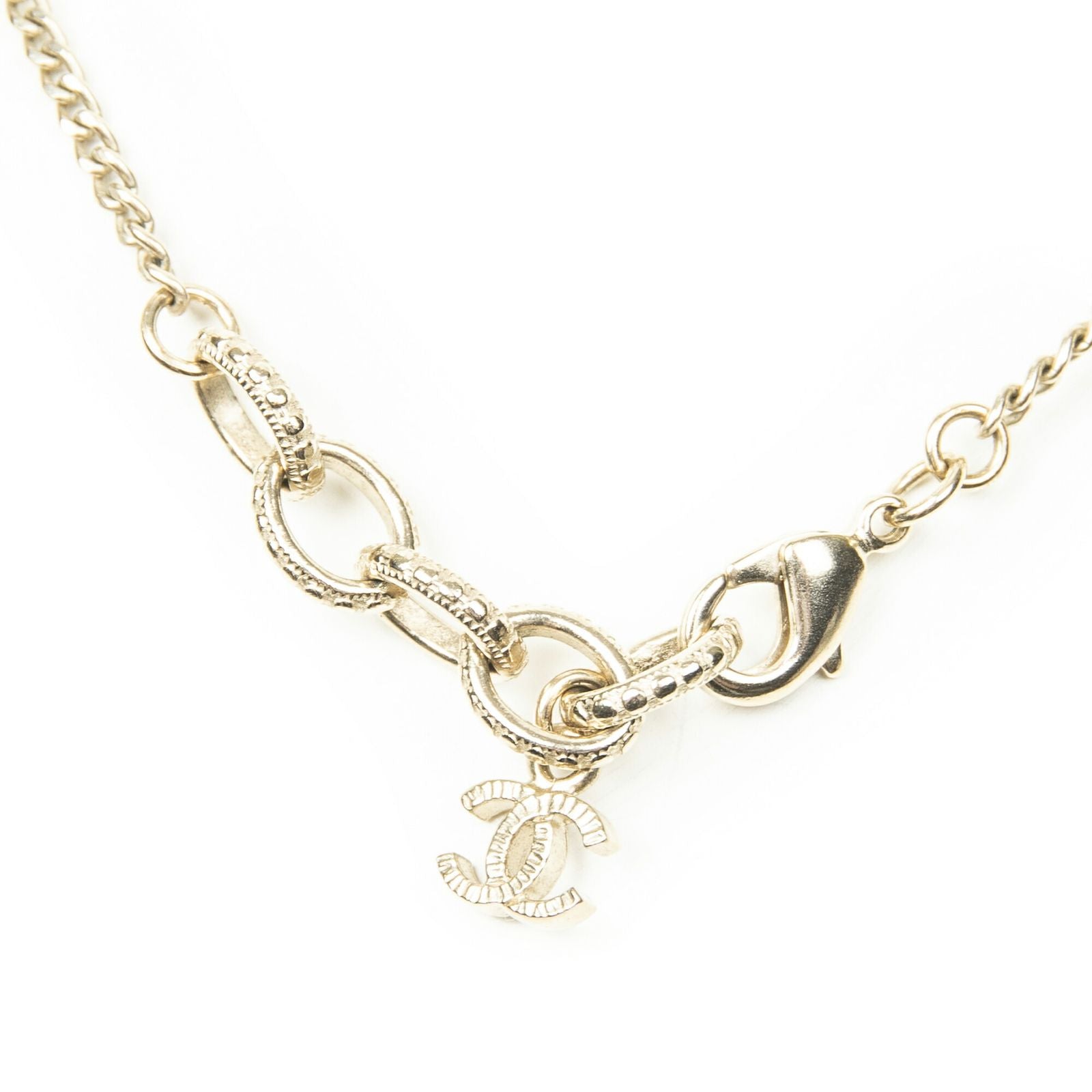 Chanel CC Round Pendant Gold Plated — view 3