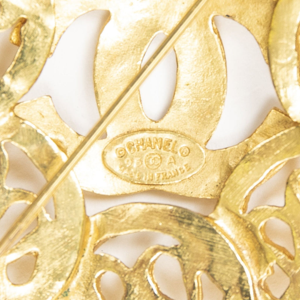 Chanel CC Floral Brooch Gold Plated — view 3