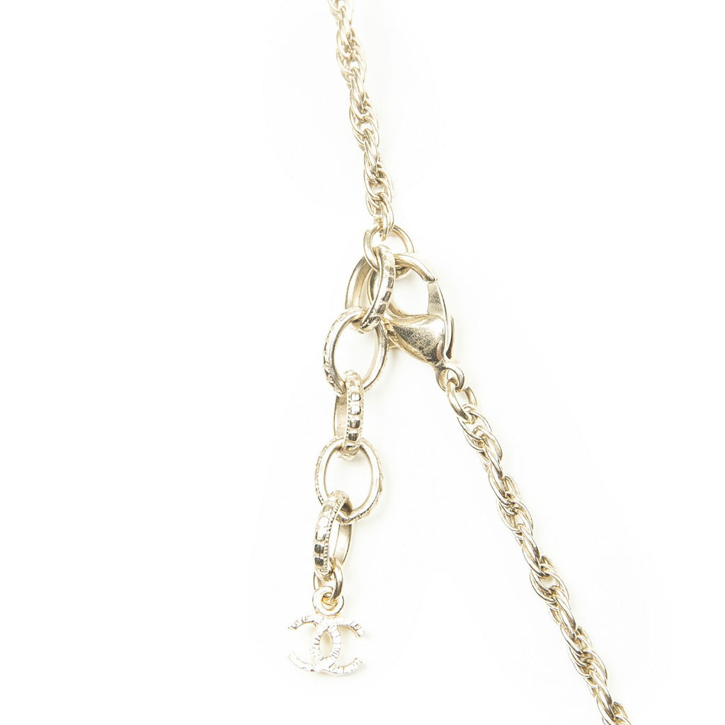 Chanel CC Faux Pearl Round Pendant Gold Plated — view 4