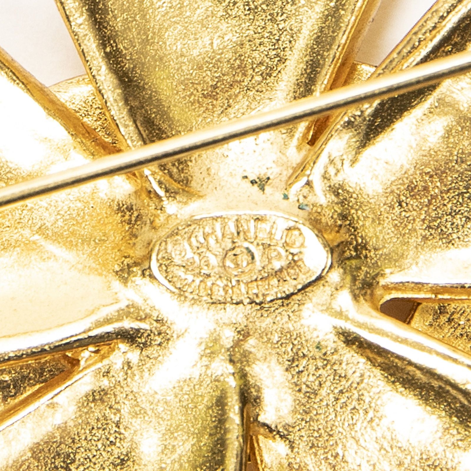 Chanel CC Star Brooch Gold Plated — view 3