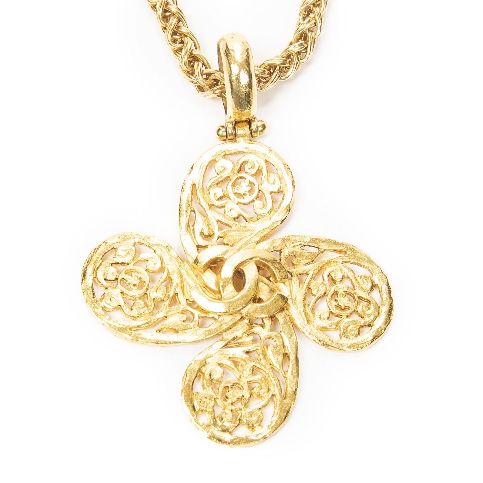 Chanel CC Paisley Pendant Gold Plated — view 2
