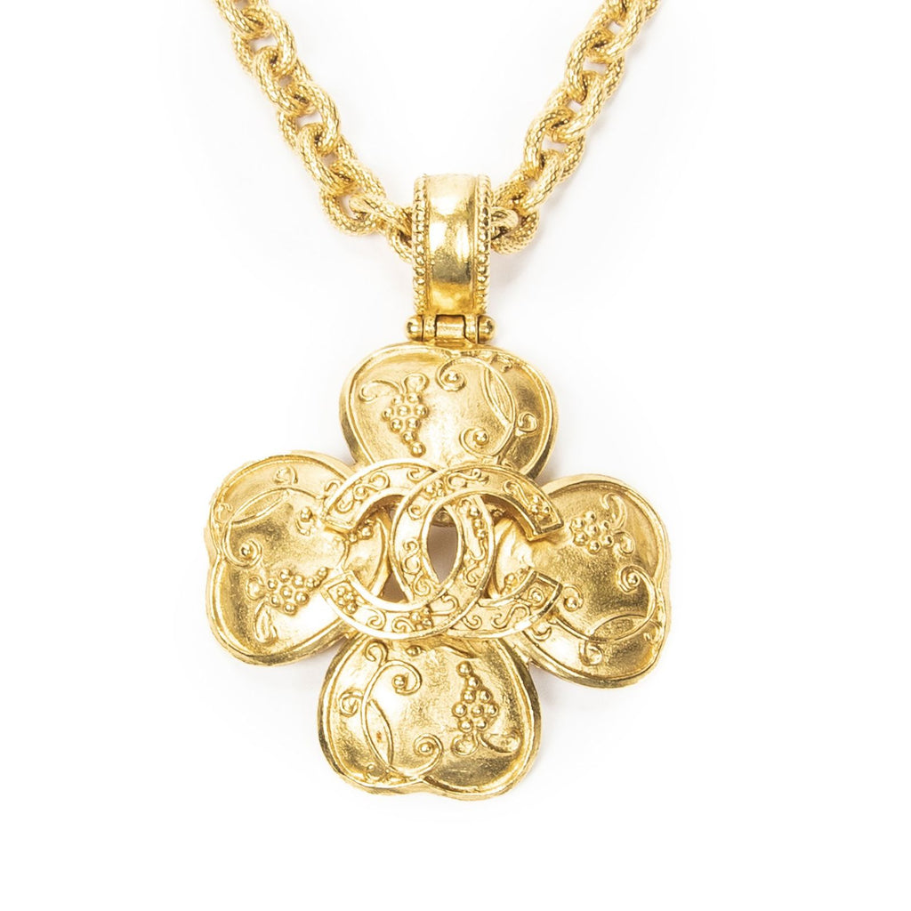 Chanel CC Logo Clover Pendant Chain Necklace Gold Plated — view 2