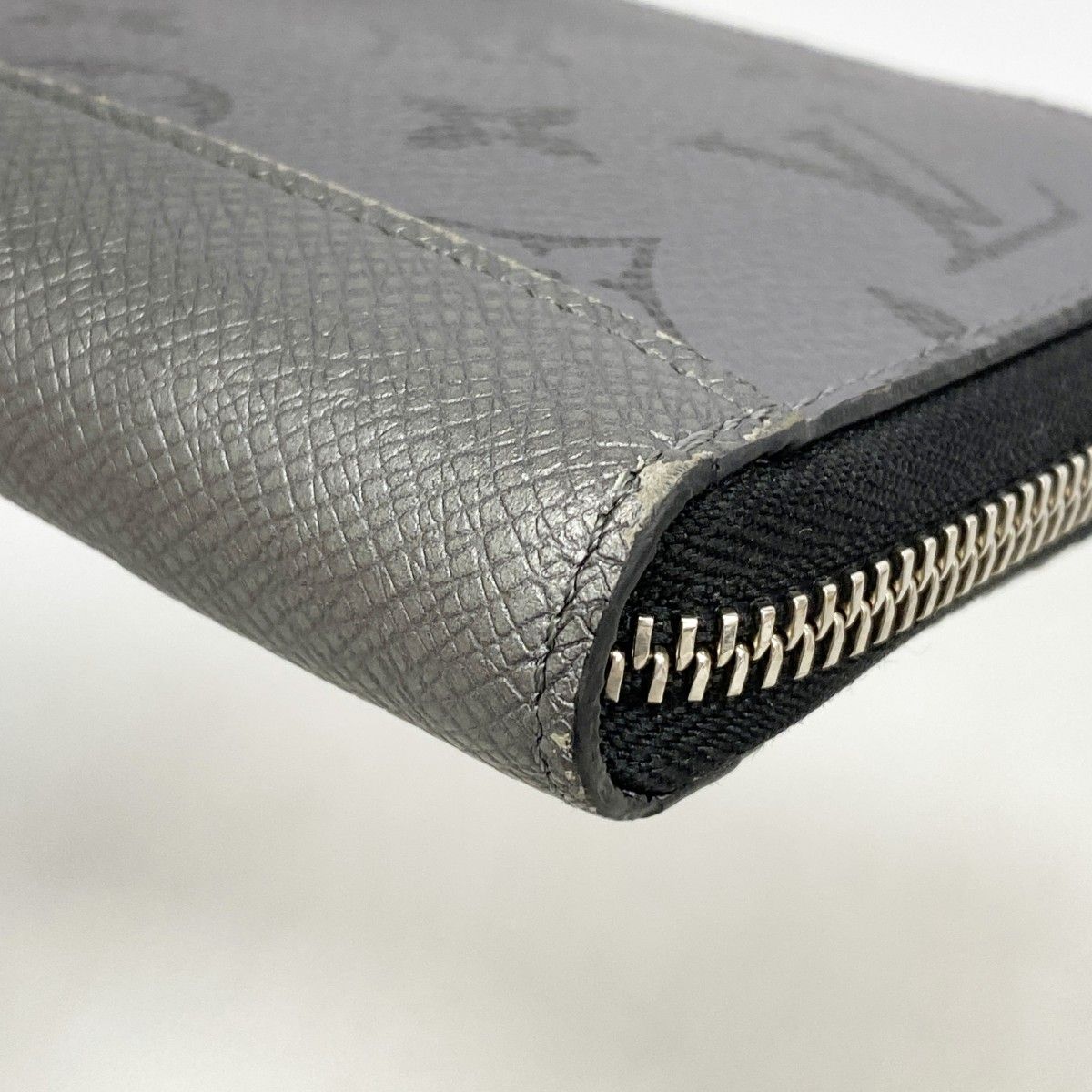 Louis Vuitton Wallet Taigarama Zippy Vertical Silver — view 5