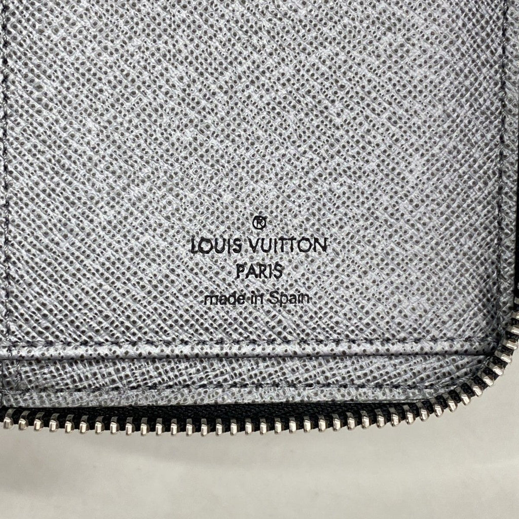 Louis Vuitton Wallet Taigarama Zippy Vertical Silver — view 4