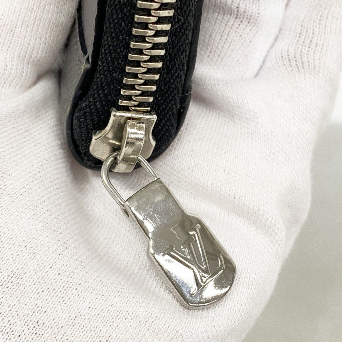 Louis Vuitton Wallet Taigarama Zippy Vertical Silver — view 7