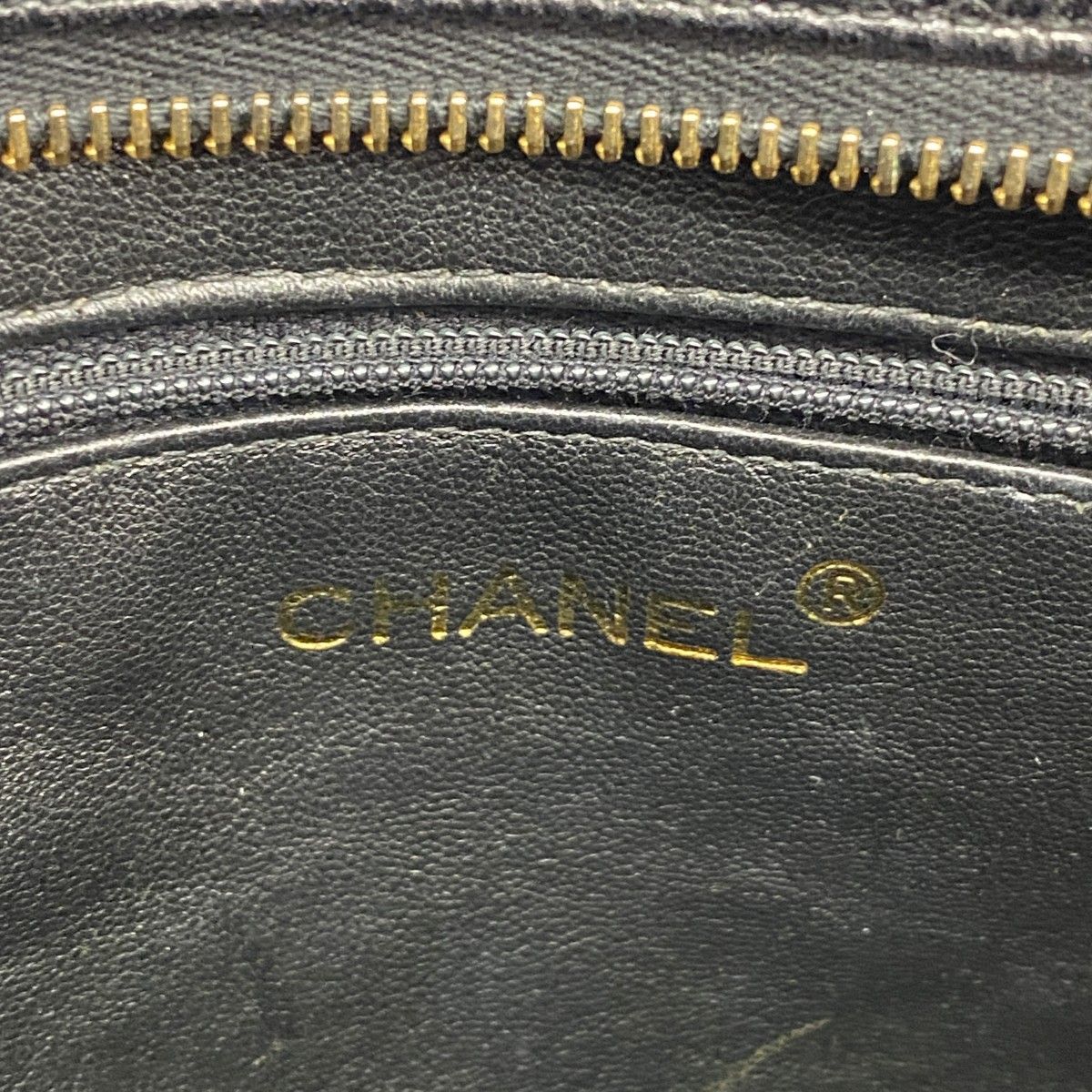 Chanel Shoulder Bag Quilted Caviar Leather Black Gold — view 5