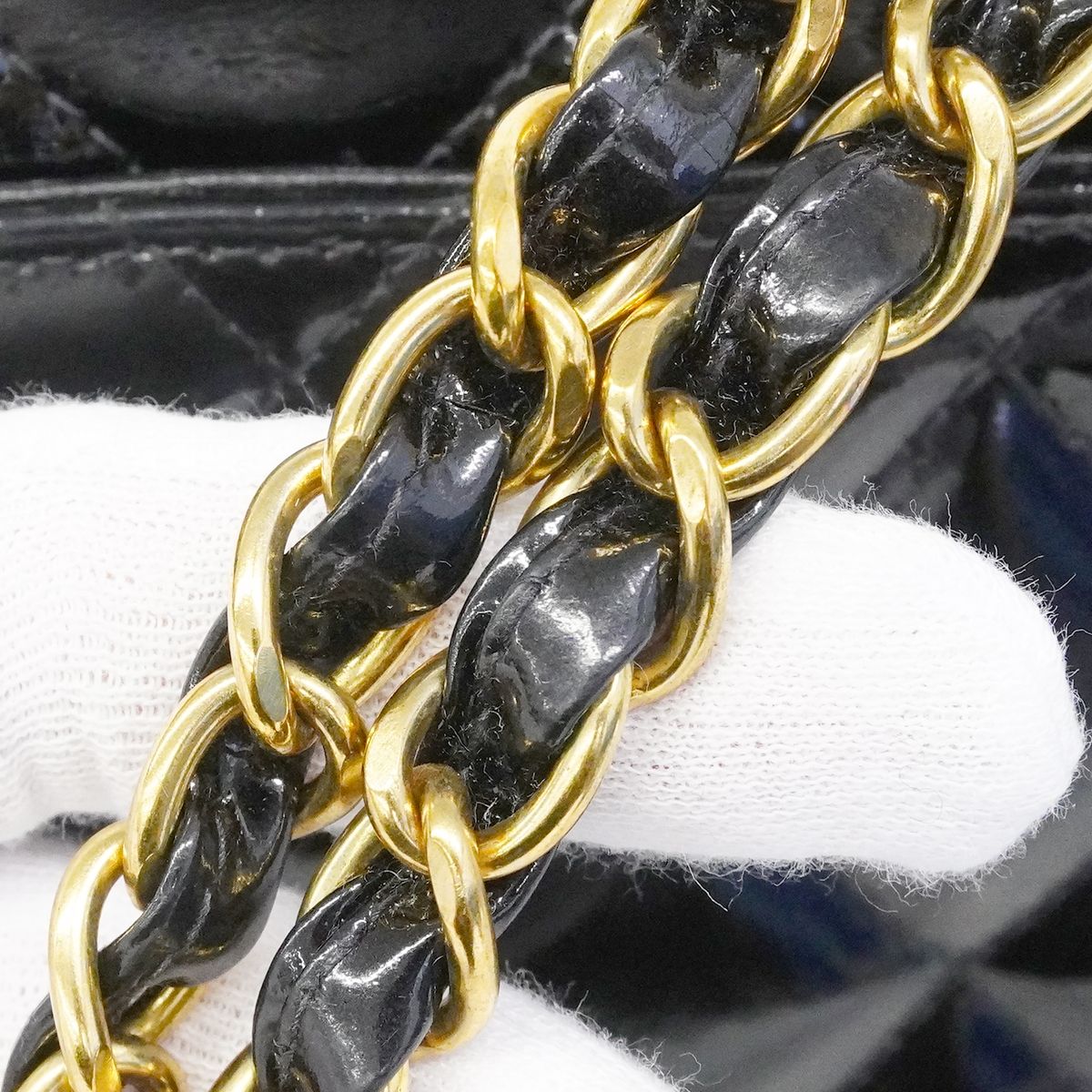 Chanel Shoulder Bag Quilted Patent Leather Black Gold — view 8