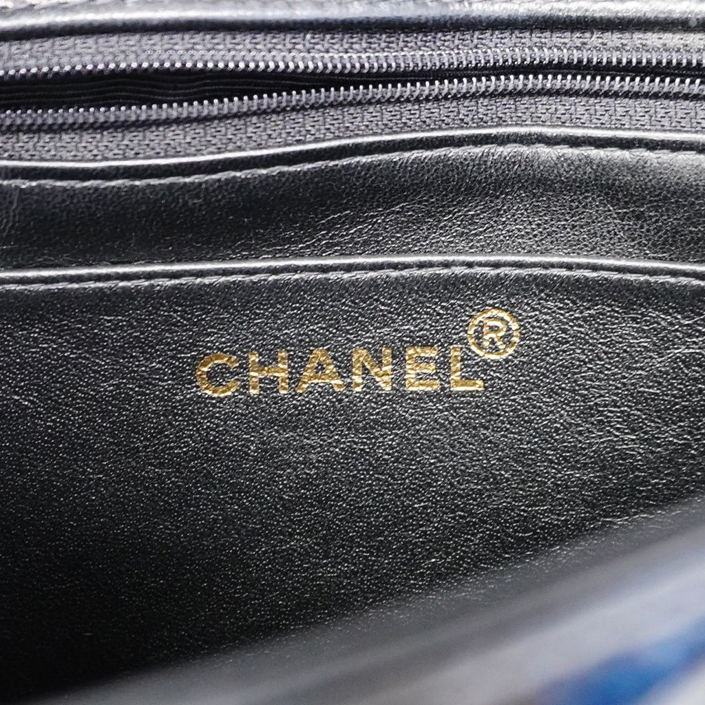 Chanel Shoulder Bag Quilted Patent Leather Black Gold — view 5