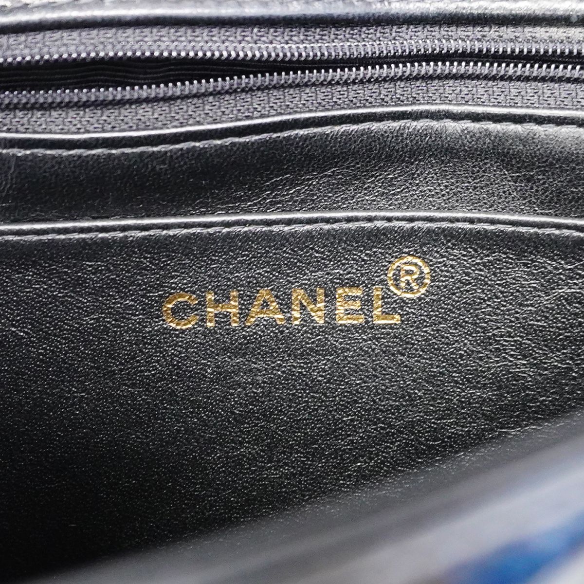 Chanel Shoulder Bag Quilted Patent Leather Black Gold — view 5