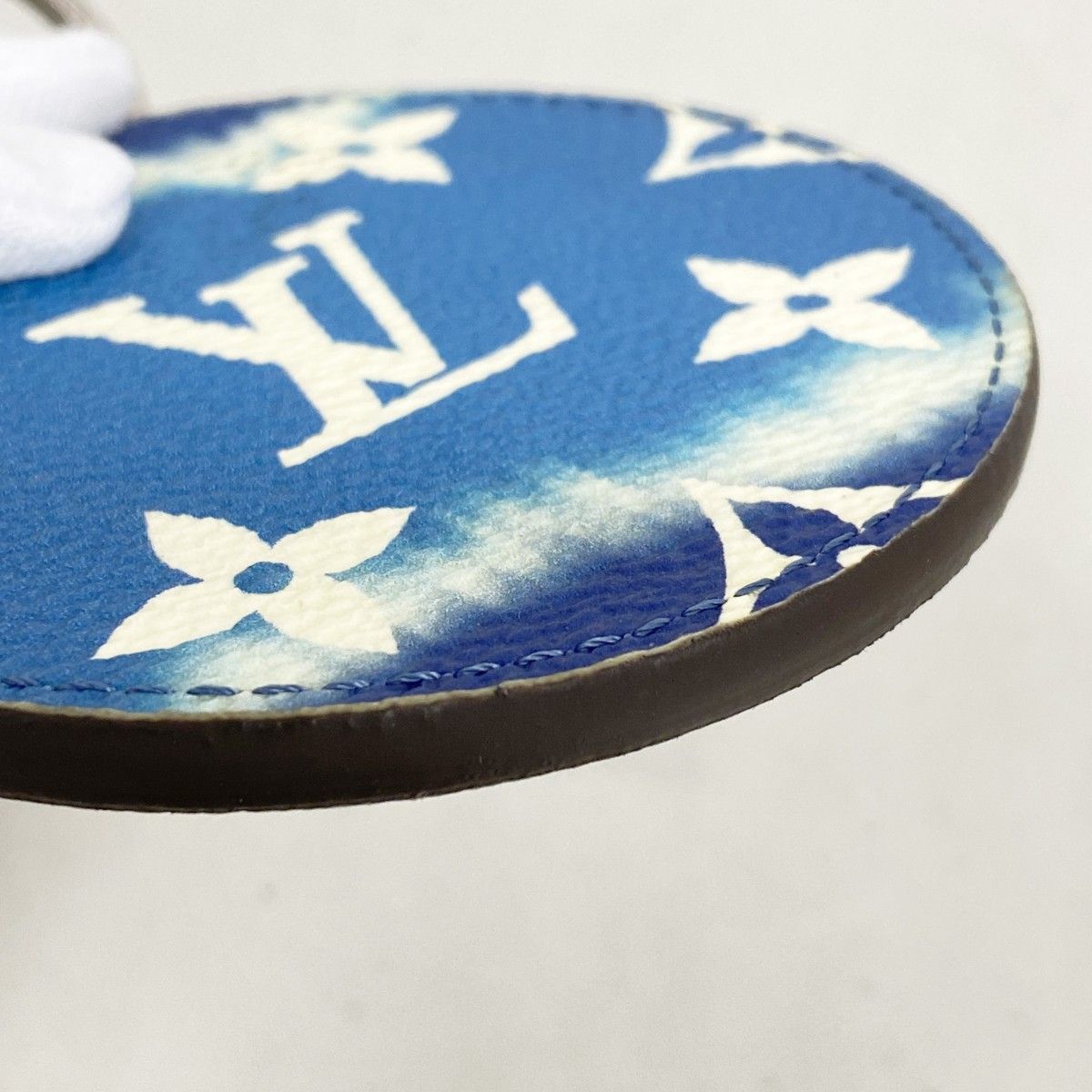 Louis Vuitton Key Holder Charm LV Escal Porte Cles Ilustre Blue — view 3