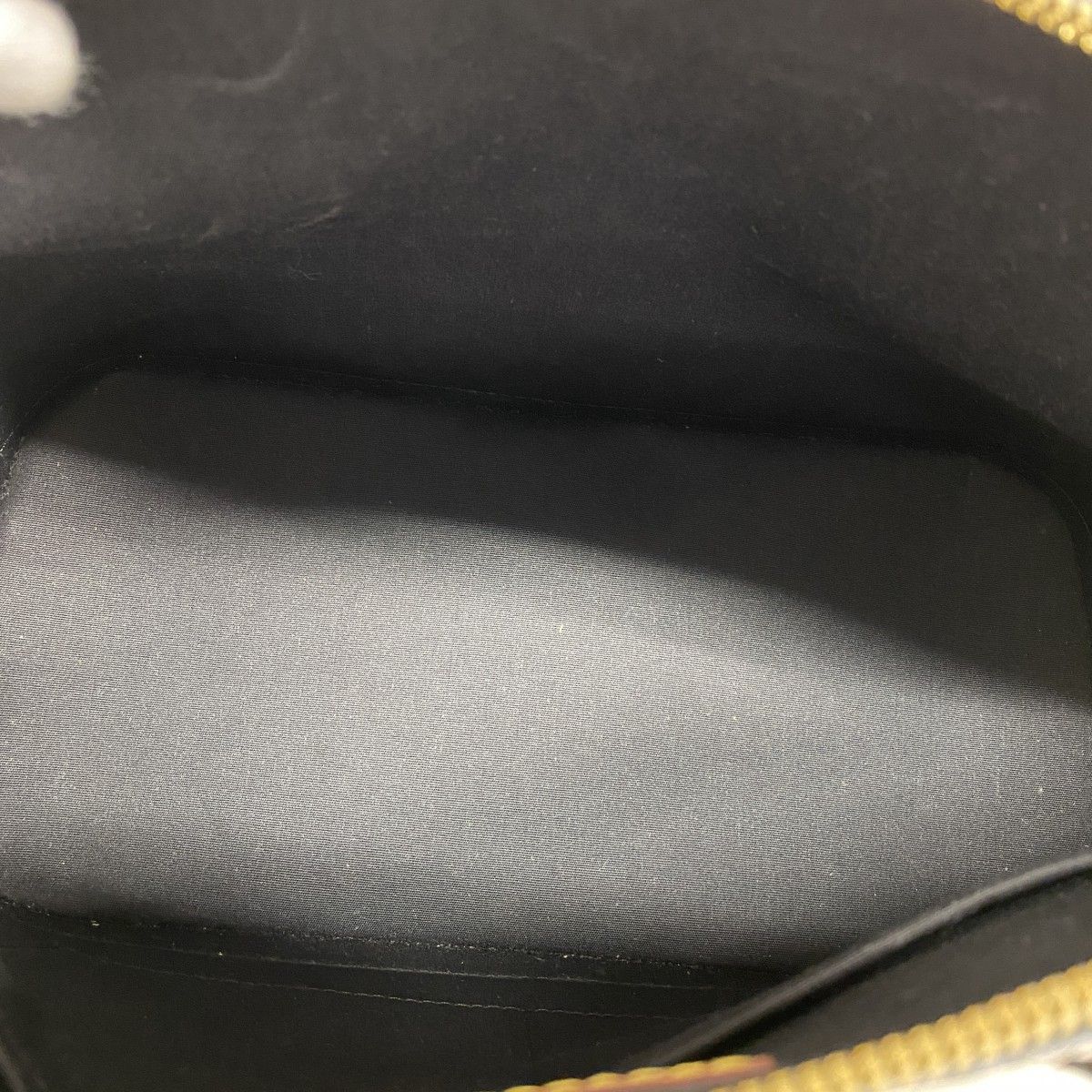 Louis Vuitton Handbag Vernis Collection Alma PM White — view 4