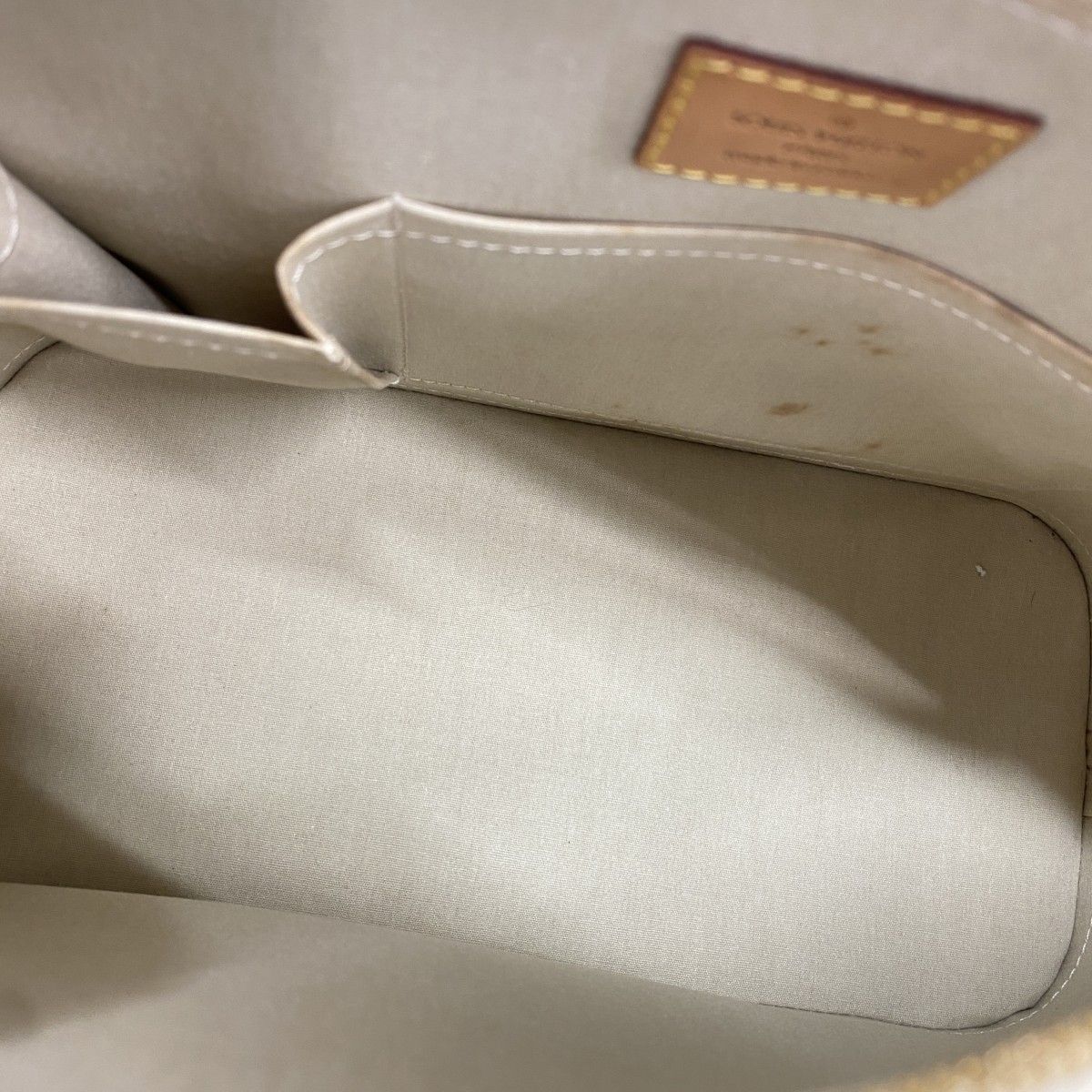 Louis Vuitton Handbag Vernis Alma PM Blanc Corail — view 4