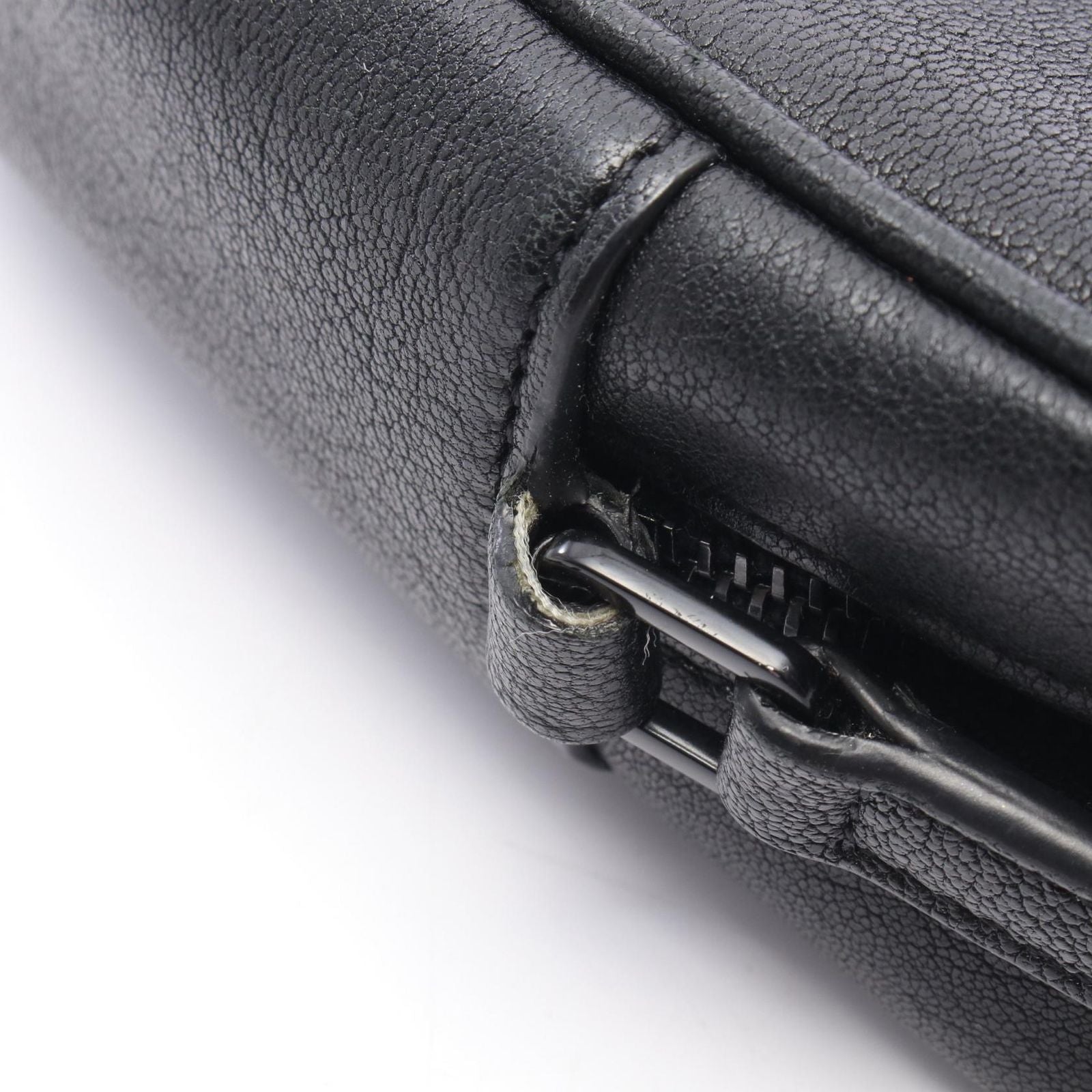 Saint Laurent Paris Shoulder Bag Lou Monogram Black Leather — view 8