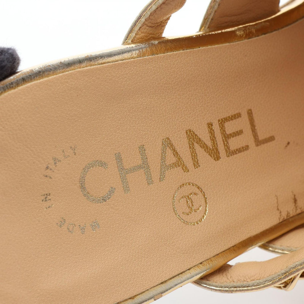 Chanel Sandals CC Logo Chain Gold Leather — view 5
