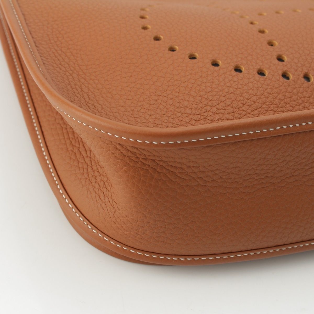 Hermes Evelyne 3 Trois 29 PM Taurillon Clemence Amazon Shoulder Bag Gold — view 9