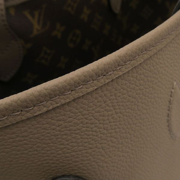 Louis Vuitton Neverfull Inside — view 7
