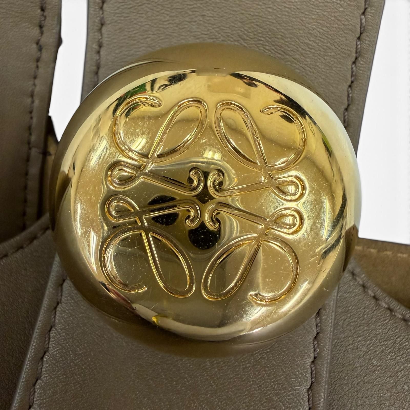 Loewe Pebble Bucket Bag Smooth Calfskin Anagram with Khaki — view 9