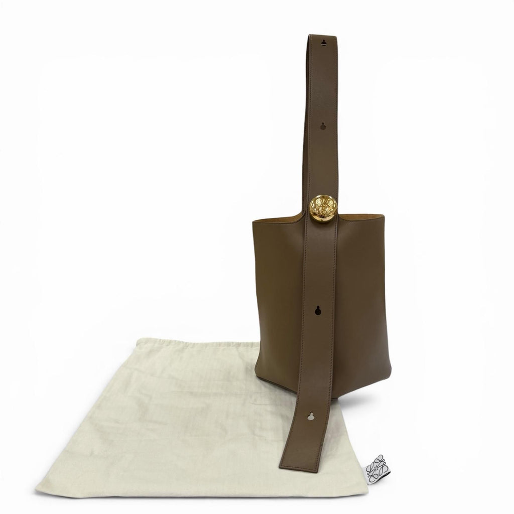 Loewe Pebble Bucket Bag Smooth Calfskin Anagram with Khaki — view 2