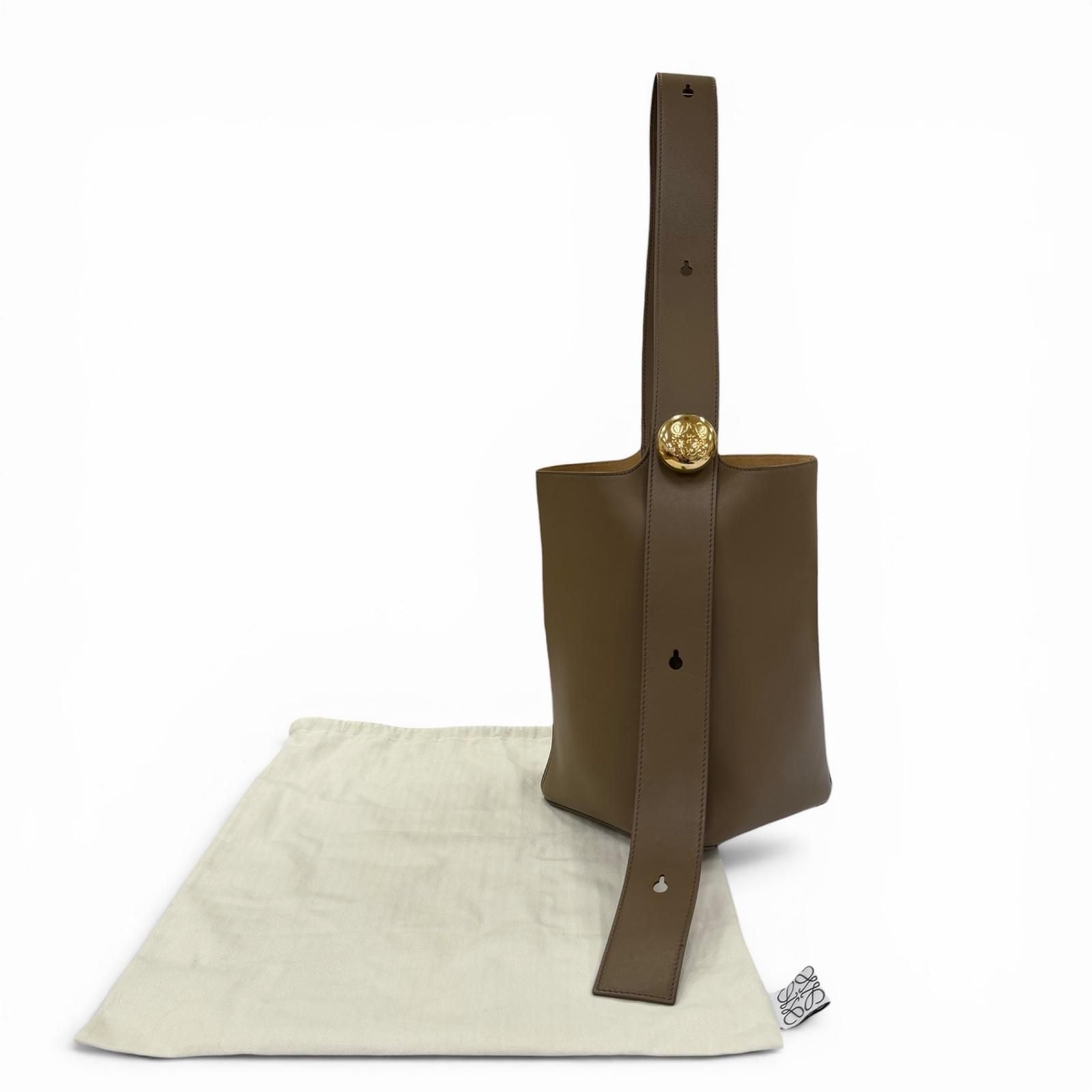 Loewe Pebble Bucket Bag Smooth Calfskin Anagram with Khaki — view 2