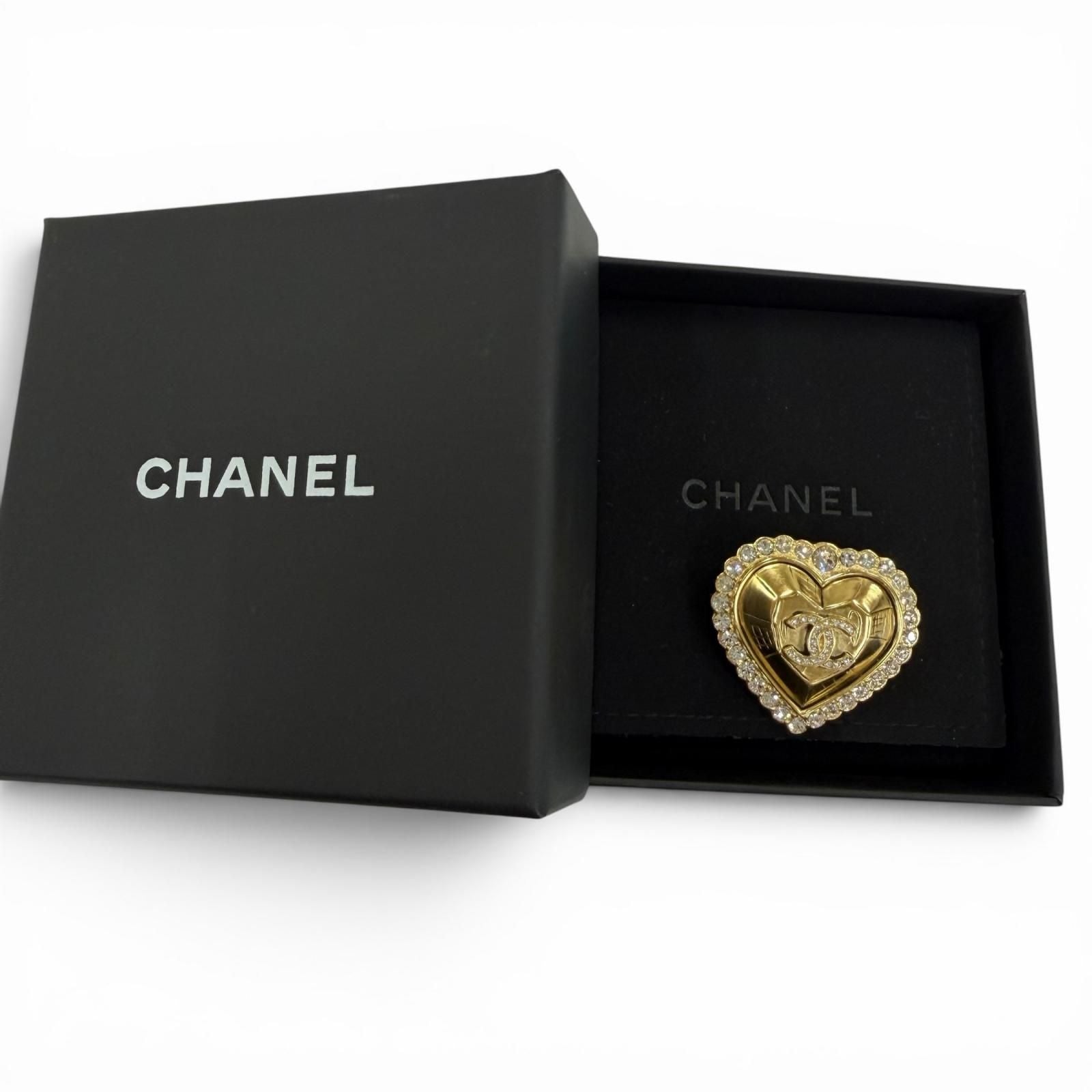 Chanel 25k CC Logo Heart Rhinestone Brooch Gold Box — view 2