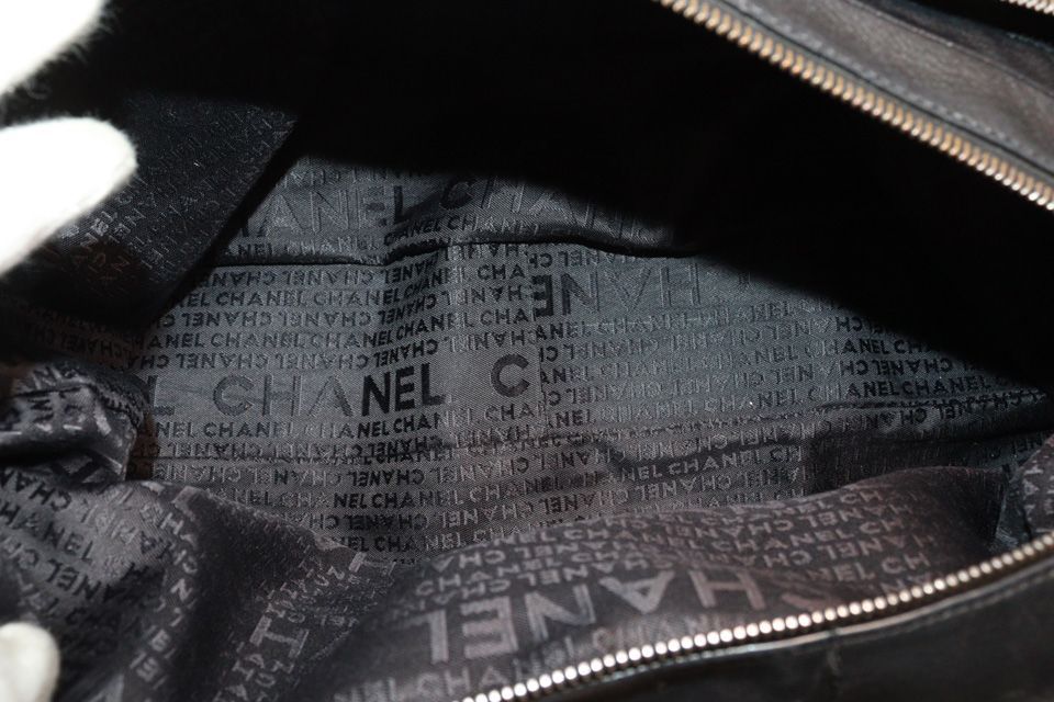 Chanel Choco Bar Leather Handbag — view 7