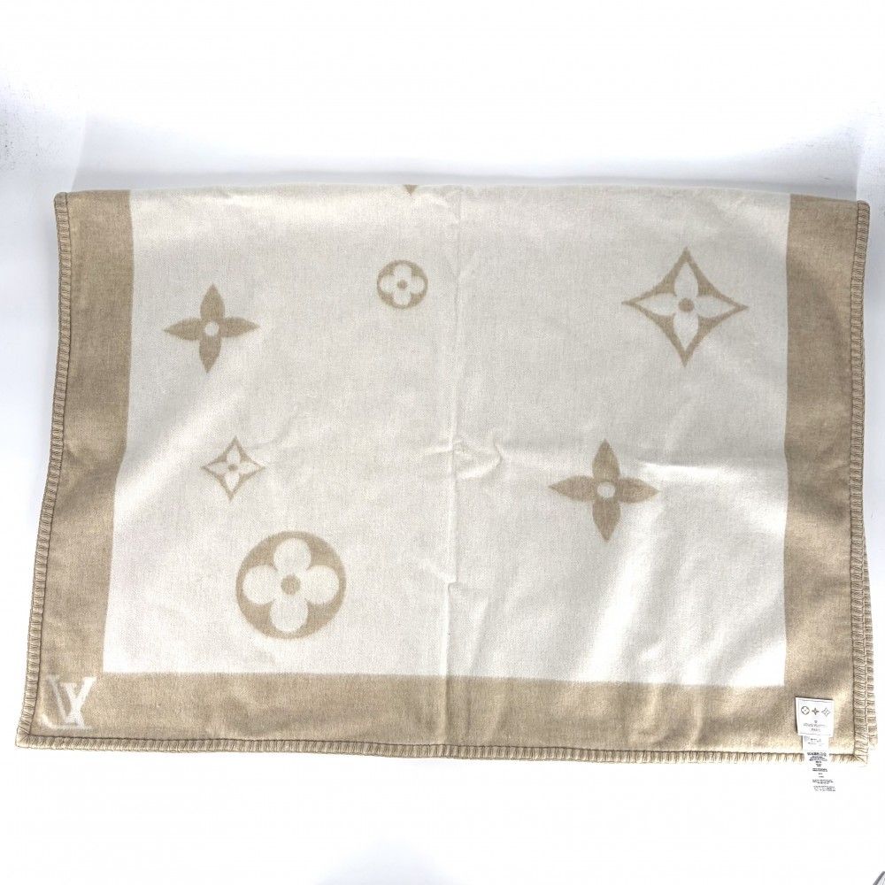 Louis Vuitton Monogram Wool Cashmere Beige Ivory Shoulder — view 3