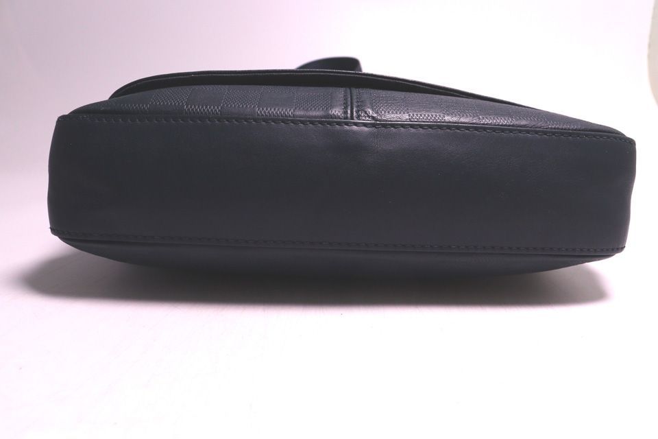 Louis Vuitton Damier Infini District MM Leather Shoulder — view 3