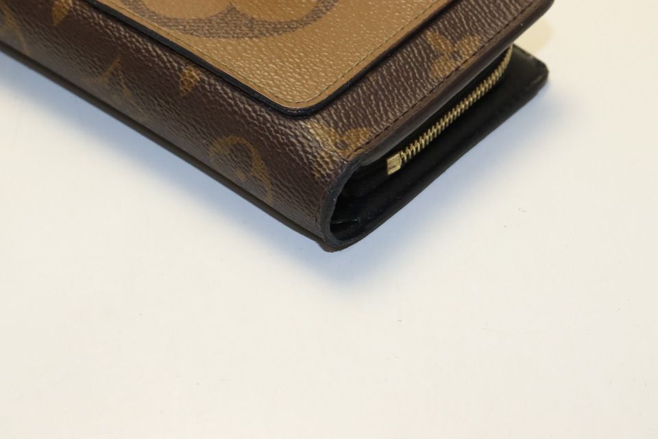 Louis Vuitton Monogram Giant Reverse Portefeuille Juliette Leather Bifold Wallet — view 5