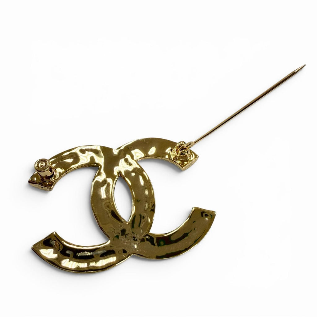 Chanel CC Logo Brooch Gold Black — view 4