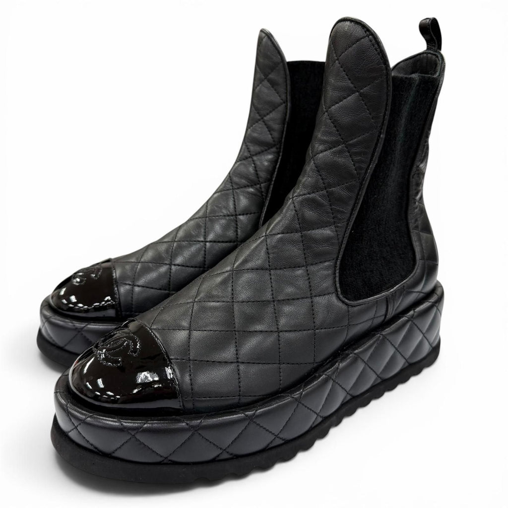 Chanel CC Logo Quilted Leather Side Gore Boots Lightweight Short Black